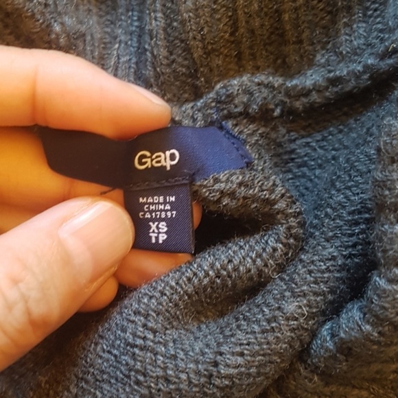 NWOT Gap Grey Knit Sweater Cardigan - Extra Small - Picture 8 of 9